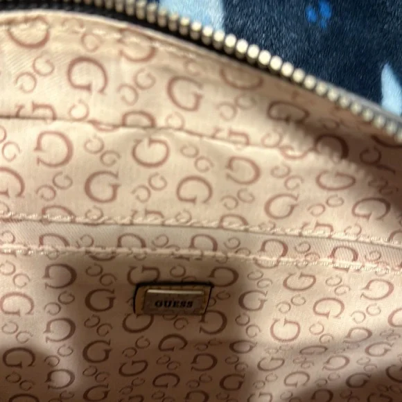 Guess purse - Picture 2 of 5